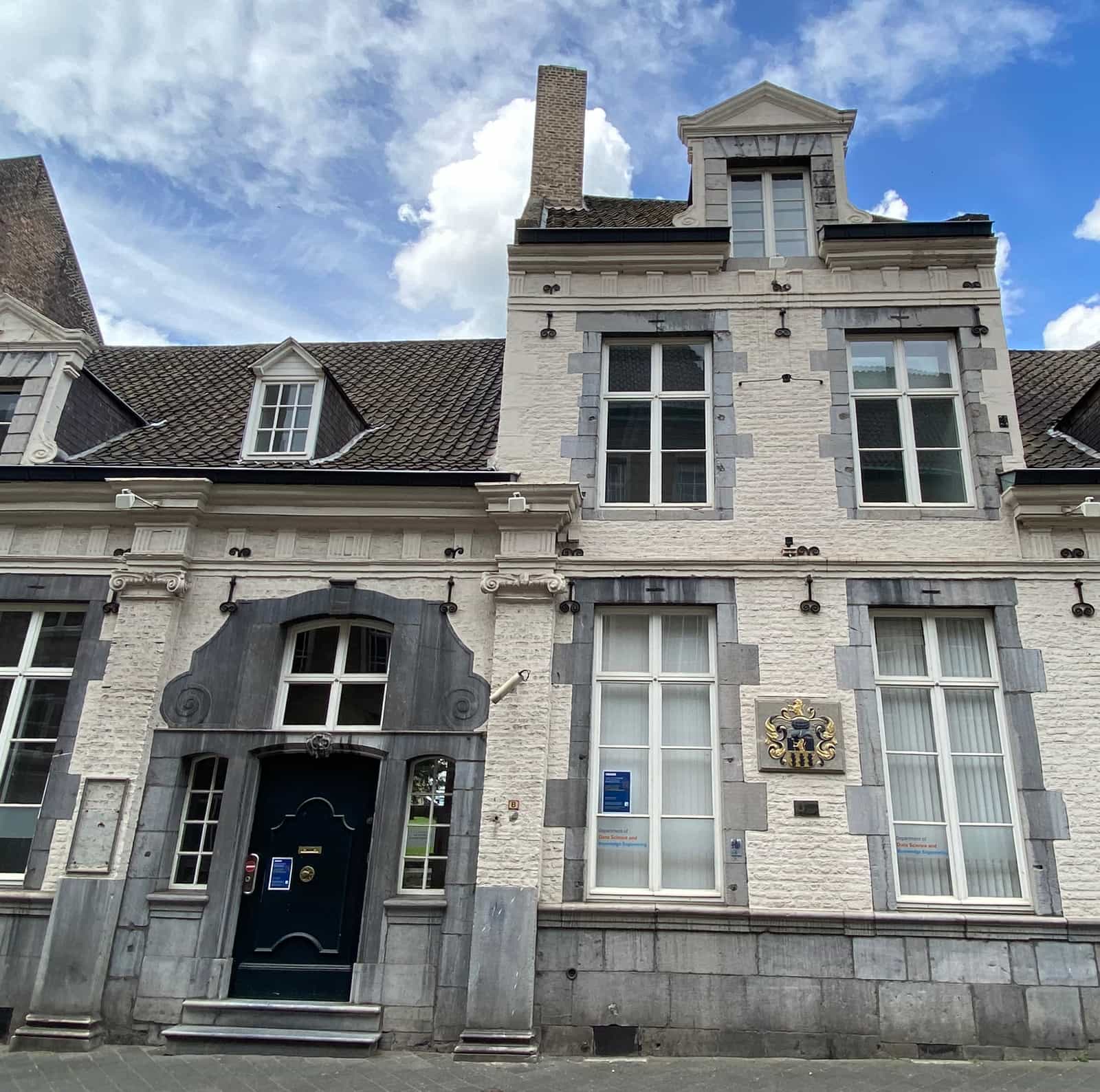 Maastrichtse gevelsteen Wapensteen Baumhauer Bouillonstraat 810